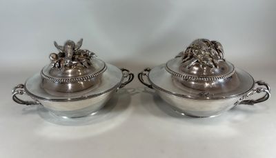paire de plats anciens en métal argenté, munis de poignées