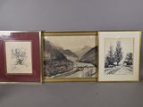 trois photos encadrées représentant des montagnes et des arbres, accrochées au mur