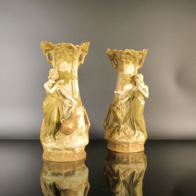 two vases that are sitting on a table