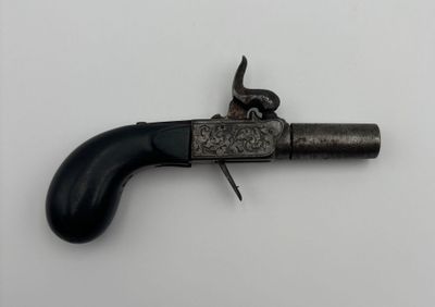 Petit pistolet de voyage à percussion et à coffre à balles f…