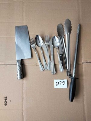 une boîte sur laquelle sont représentés un couteau, une fourchette et des cuillères