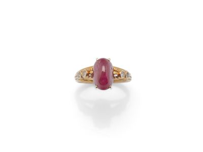 Bague ovale en rubis et diamants