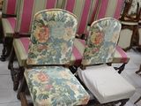 a lot of chairs that are sitting in a room
