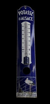 an image of a thermometer in the shape of a boat