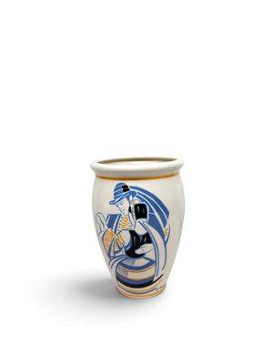 un vase blanc orné d'un motif bleu et jaune
