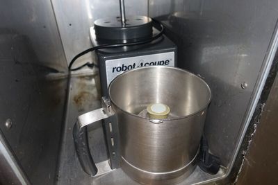 SUR DESIGNATION : Un Robot Coupe R 301 Ultra *** Si pas pren…