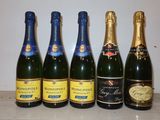 six bouteilles de champagne sont alignées sur un plan de travail