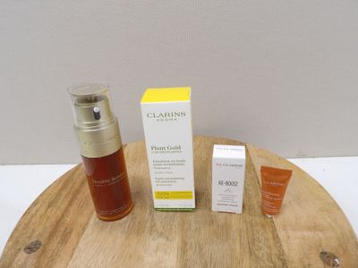 un flacon de lotion et une boîte de lotion posés sur une table