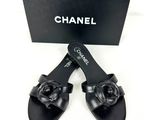 sandales Chanel en cuir noir ornées d'un nœud
