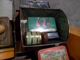 une boîte contenant un cigare et une boîte contenant un cigare