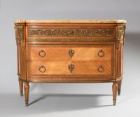 Commode à côtés galbés en placage de bois de rose ouvrant pa…