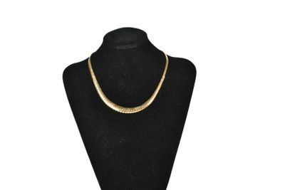 a black mannequin with a gold chain on it