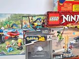 a lot of legos that are sitting on a table