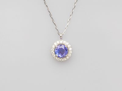 Pendentif en platine, serti d'une tanzanite ronde facettée d…