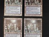 Quatre cartes de Magic : The Gathering sont posées sur une table