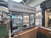 Vitrine à dessert à froid positif DIAMOND logoté "DOLCE & TI…