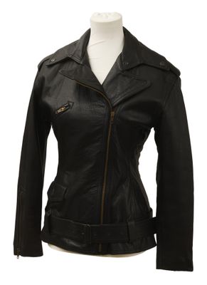 une veste en cuir noir sur un mannequin mannequin mannequin mannequin mannequin mannequin mannequin mannequin mannequin mannequin