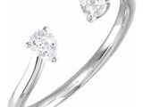 une bague en or blanc sertie de deux diamants taille poire