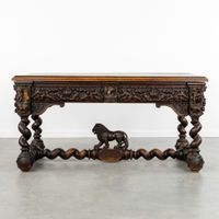 Un bureau ou une table de bibliothèque richement sculpté(e),… (photo 4)
