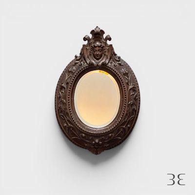 une photo d'un miroir accroché au mur, dans lequel on voit un reflet