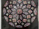 un livre sur lequel figure l'image d'une horloge