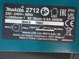 une étiquette à l'arrière d'une machine portant la mention makita