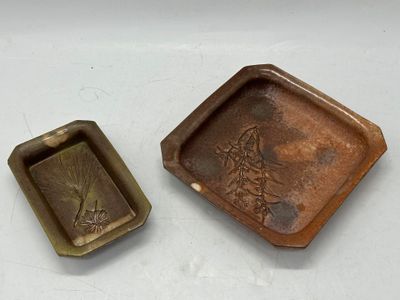 Réunion d'un plat et d'un vide-poche en céramique à décor floral - Photo 1