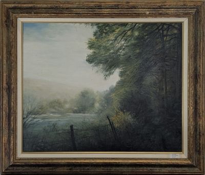 une peinture à l'huile représentant un paysage avec une rivière au premier plan