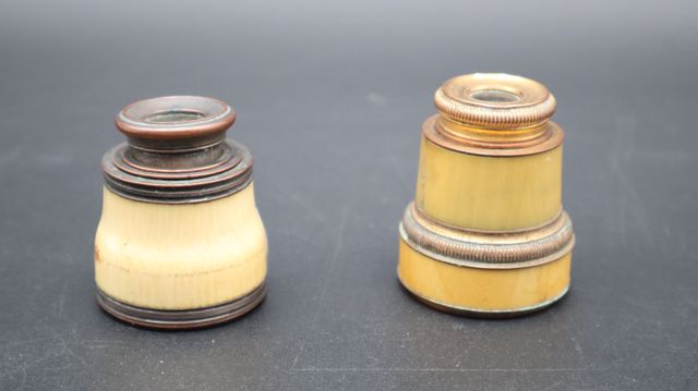 Deux longues-vues de théâtre en os et métal 19ème. Haut : 5 cm