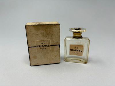 CHANEL - Chanel n° 5 Flacon en verre dans sa boîte d'origine…