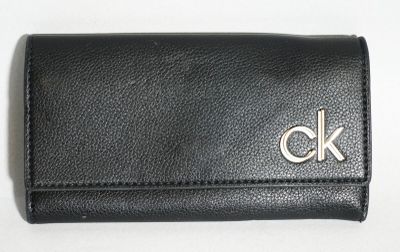 CALVIN KLEIN Pochette en cuir noir