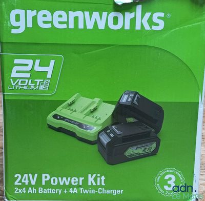 Le kit de batterie 24 volts Greenworkss se trouve dans la boîte