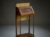 une image représentant un bureau en bois avec un plateau en marbre