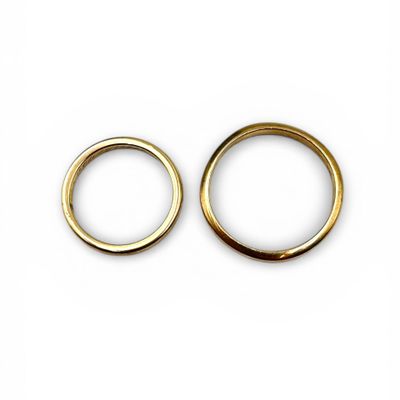 Deux alliances en or jaune (585). - Photo 1