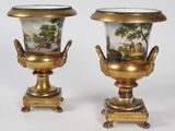 paire de vases anciens en or ornés de scènes peintes à la main