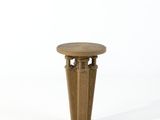 une image représentant une petite table en bois posée sur une surface blanche