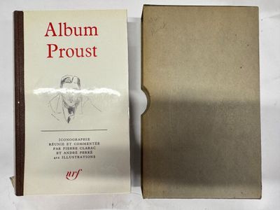 un livre ouvert sur lequel figure l'image d'un éléphant et une boîte sur laquelle figure l'image d'un éléphant