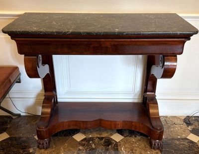 Console d'époque Restauration en placage d'acajou et acajou …