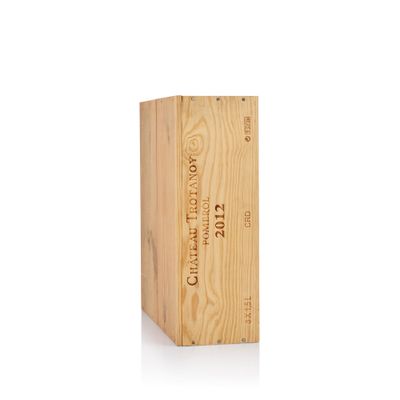 the wooden box is empty and ready to be filled with wine