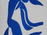une image représentant un dessin en bleu et blanc d'une personne