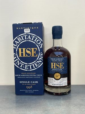 La bouteille du « single cask » se trouve à côté de la boîte du « single cask »