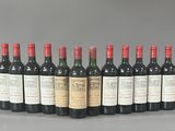 un groupe de bouteilles de vin posées sur une table