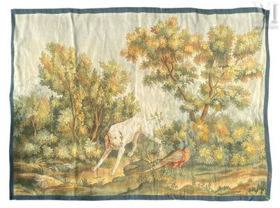 une image représentant un tableau où l'on voit un chien courir après un oiseau dans les bois