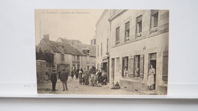 Fursac : La Rue du Vieux Pont (dos non séparé). État superbe. Rar...