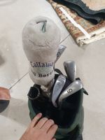 Deux sacs contenant un lot de clubs de golf (photo 3)