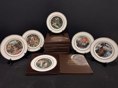 six assiettes sur lesquelles figurent les portraits d'un homme et d'une femme