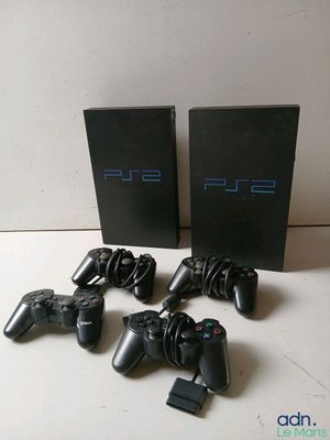 Console Sony PlayStation PS3 avec 2 manettes et 2 manettes