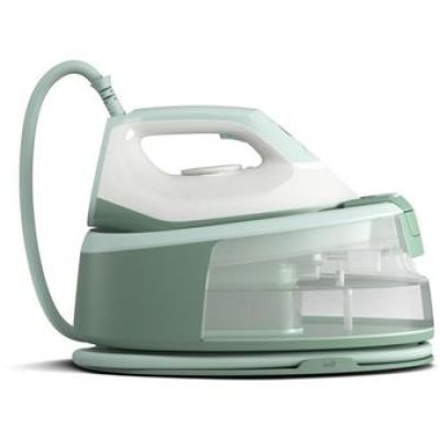un fer à repasser à vapeur vert et blanc posé sur une surface blanche