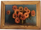 un tableau représentant des fleurs orange dans un vase posé sur une table