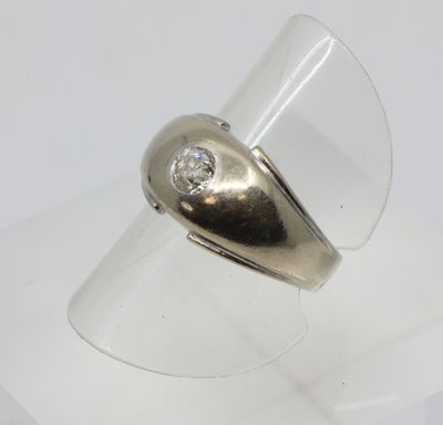 an image of a silver ring with a diamond on it